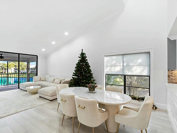 5th image of 36 Eastgate Drive #H