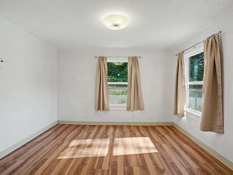 30645 Fisher St — Photo 5