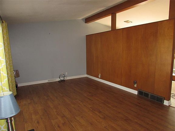 4th image of 4416 Fairlane Dr NE