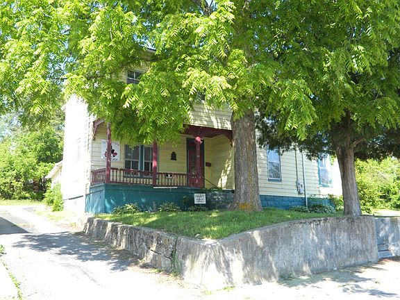 3rd image of 218 S Iron St