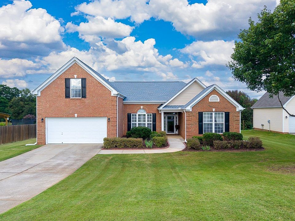 1st image of 152 Pendock Ln