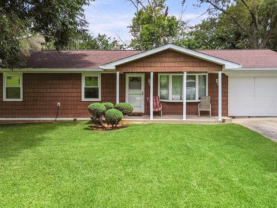1st image of 232 Twin Rivers Dr