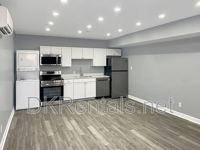 1745 Buckeye St SW #A — Photo 5