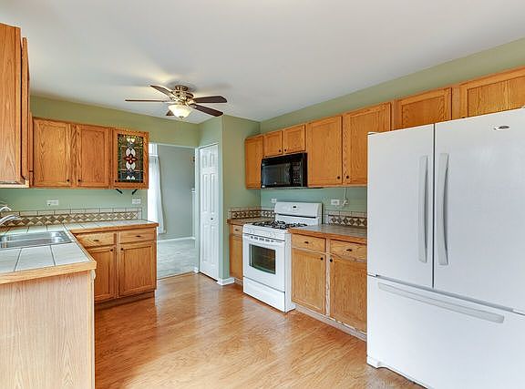 3rd image of 1393 Royal Oak Ln