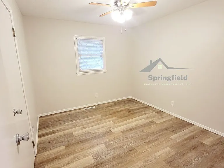 1252 E Cambridge St — Photo 18