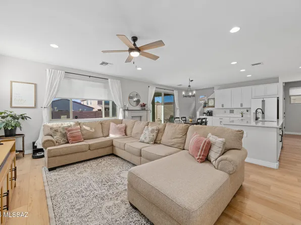 14217 E Hub Dr, Vail, AZ 85641