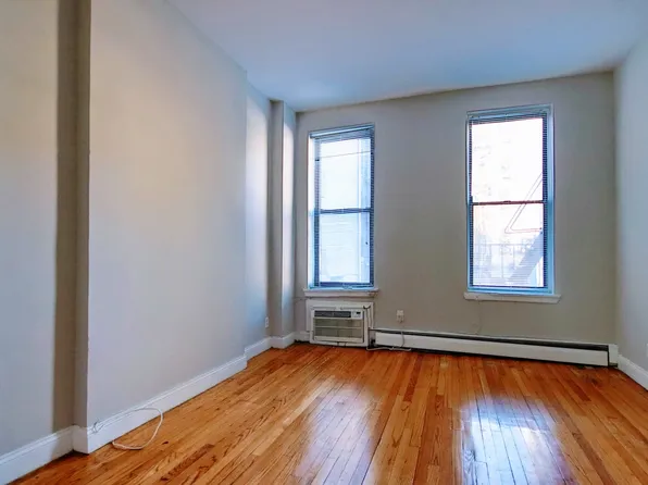 25 Clinton Street image 1 of 11