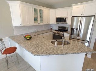 406 Canoe Pl, Copiague, NY 11726