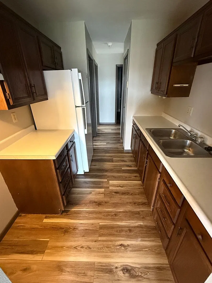 218 Hall St — Photo 2