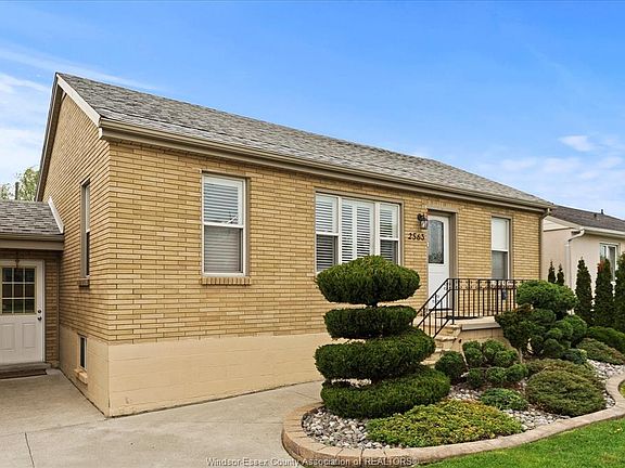 2nd image of 2563 Meldrum Rd