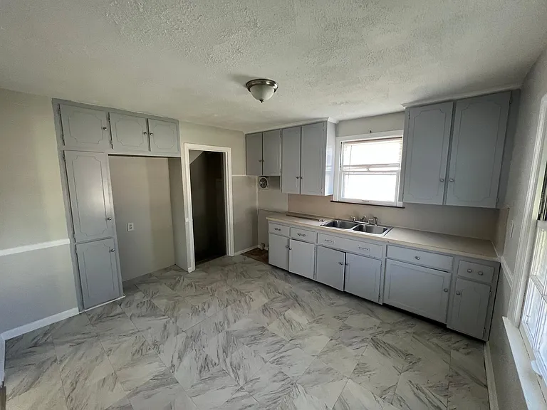 22041 Donald Ave — Photo 7