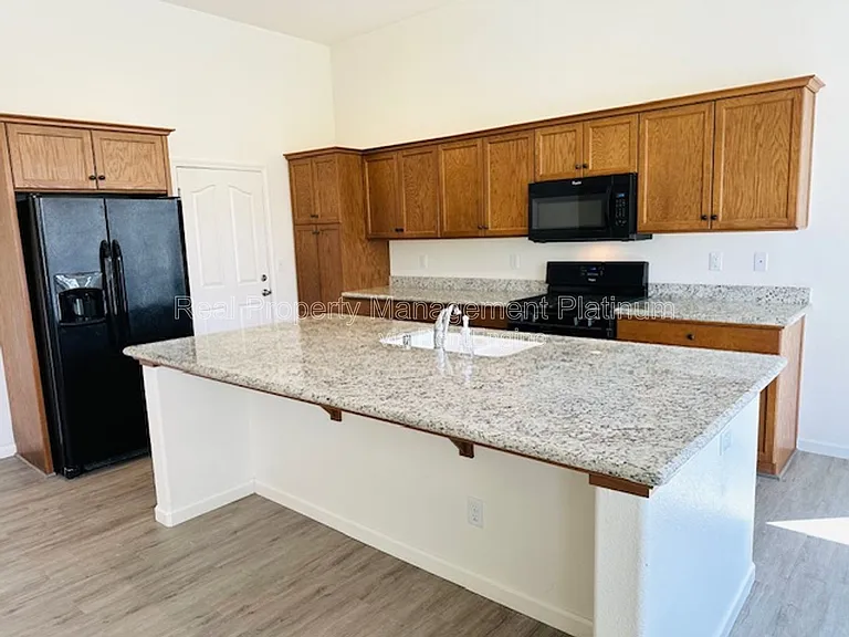 7605 E Giavanna Ave — Photo 2