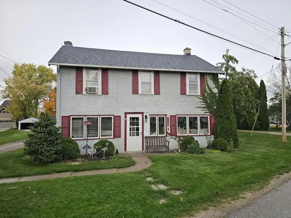 W346N5305 Elm Ave, Okauchee, WI 53069