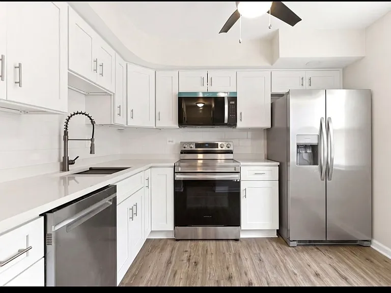 614 S Milwaukee Ave #E — Photo 6