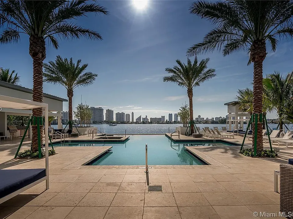 17301 Biscayne Blvd #1702