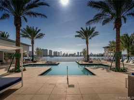 17301 Biscayne Blvd