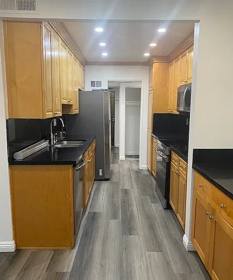 5412 Lindley Ave #310 — Photo 4