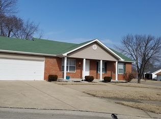 12097 Trampe Heights Ln, Saint Louis, MO