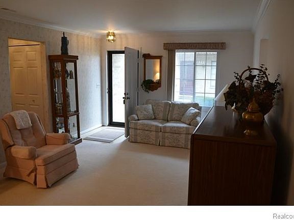 2nd image of 820 Country Club Dr
