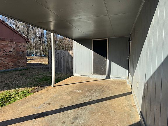 3rd image of 1274 Parkrose Ave