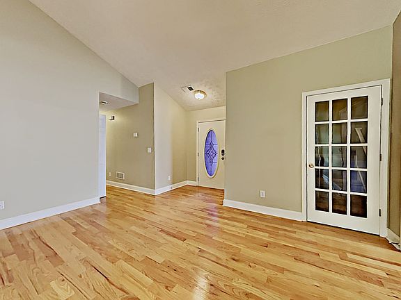 5th image of 2970 Meadow Gate Way