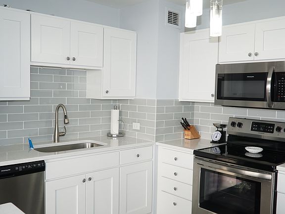5th image of 4343 N Clarendon Ave APT 2317