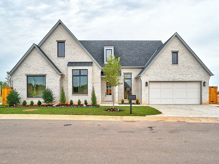 4016 Stone Hill Ln — Photo 1