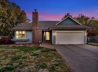 711 W 17th St, Newton, KS 67114