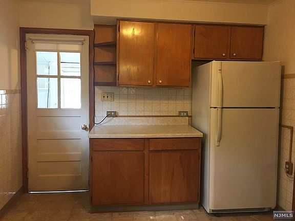 3rd image of 9 Bergen Ave