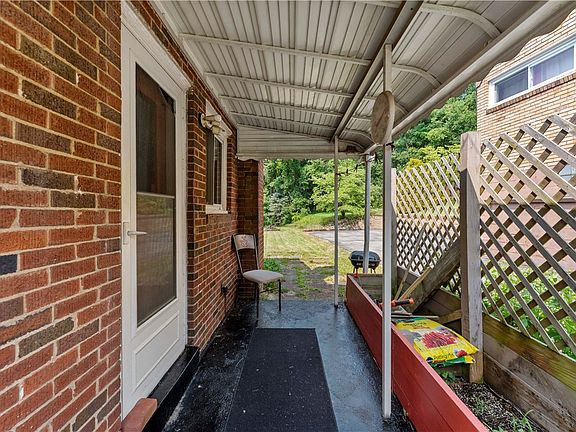 4th image of 529 Naysmith Rd