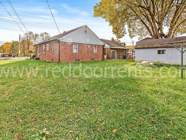 328 N Post Rd — Photo 28
