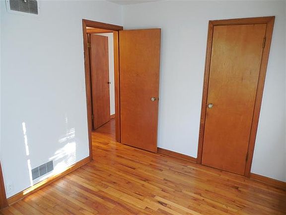 3rd image of 515 W Otterbein St