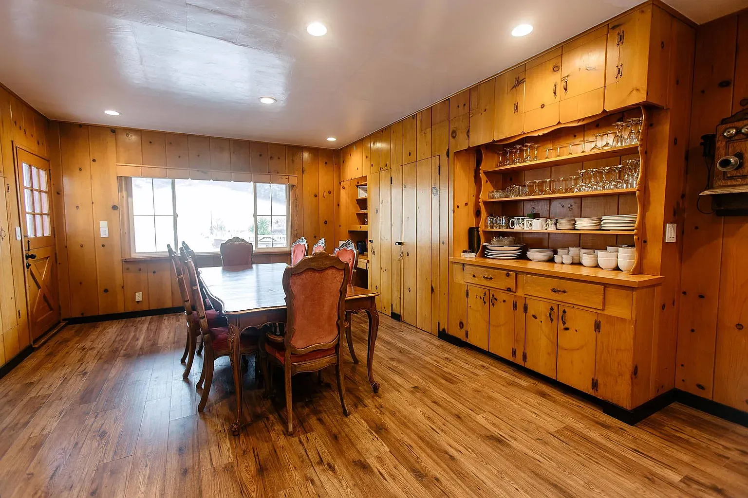 5 bed, 2500 sqft, $7,500 — Photo 2