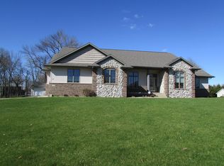 902 Rebecca Ct, Independence, IA 50644