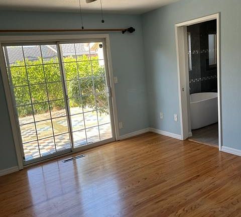 3rd image of 2188 Ebbesen Ave