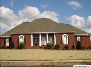 1900 Red Oak Ln NE, Arab, AL 35016