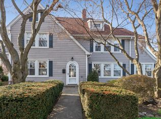 8 Vanderburgh Ave, Larchmont, NY 10538