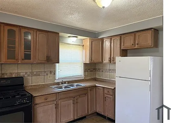 29503 Avondale St — Photo 4
