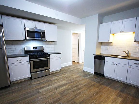 2nd image of 2214 W Ainslie St #G