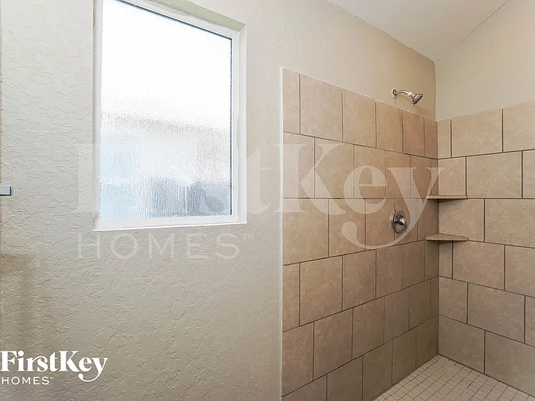 1204 Treehouse Ln — Photo 16