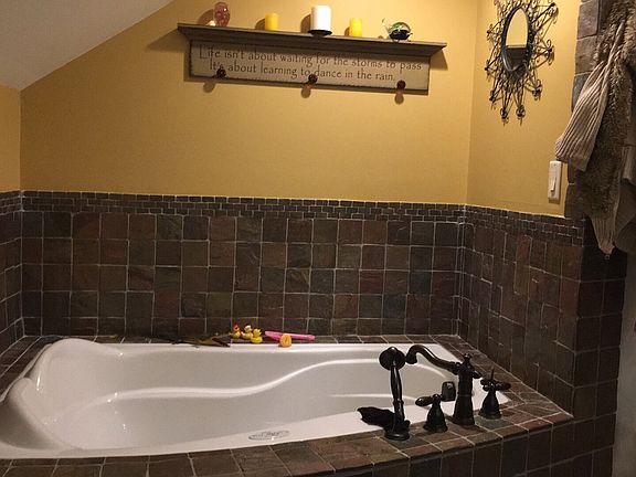 Spa tub with forced air 