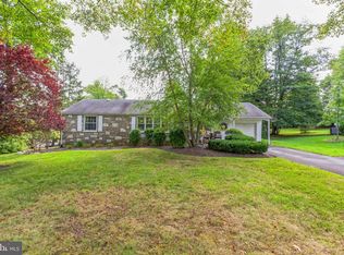 1027 Manor Ln, Southampton, PA 18966