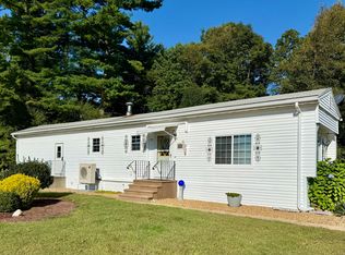 43 Parkway Dr, Thompson, CT 06277