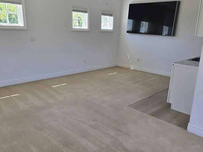 1850 Kickapoo Ct — Photo 4