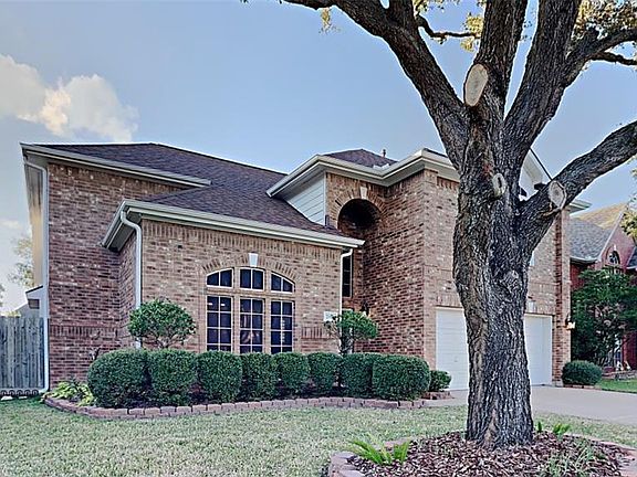 2nd image of 2114 Winding Hollow Dr