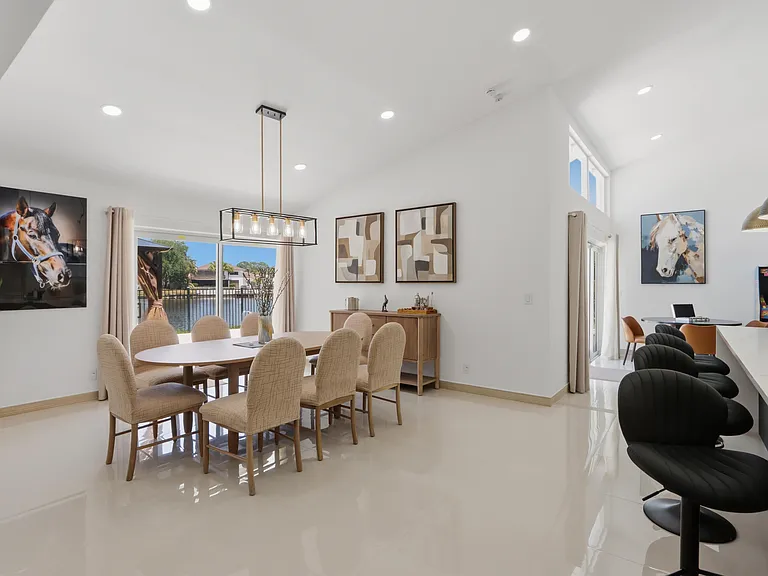 12725 Kingsway Rd — Photo 37