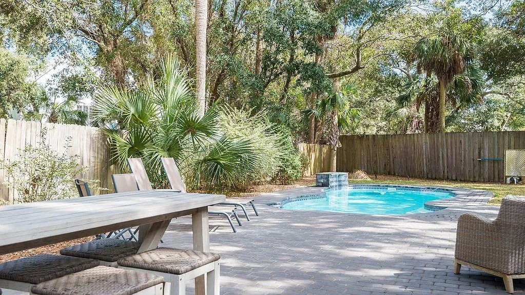 2100 Waterway Blvd — Photo 1