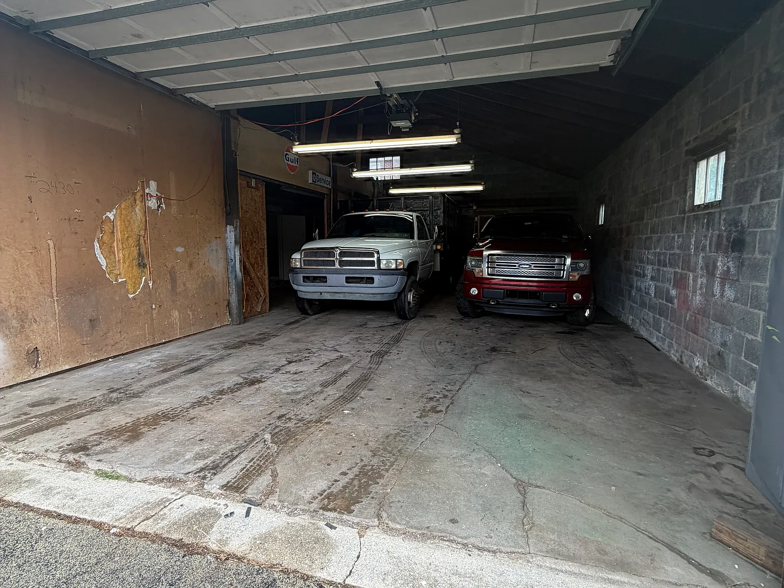 Studio, 1600 sqft, $2,200 — Photo 2