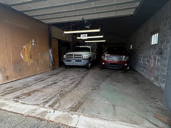 2nd image of 132 W 7th Ave