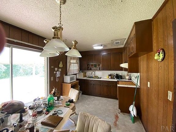 4th image of 712 N 80th Ave